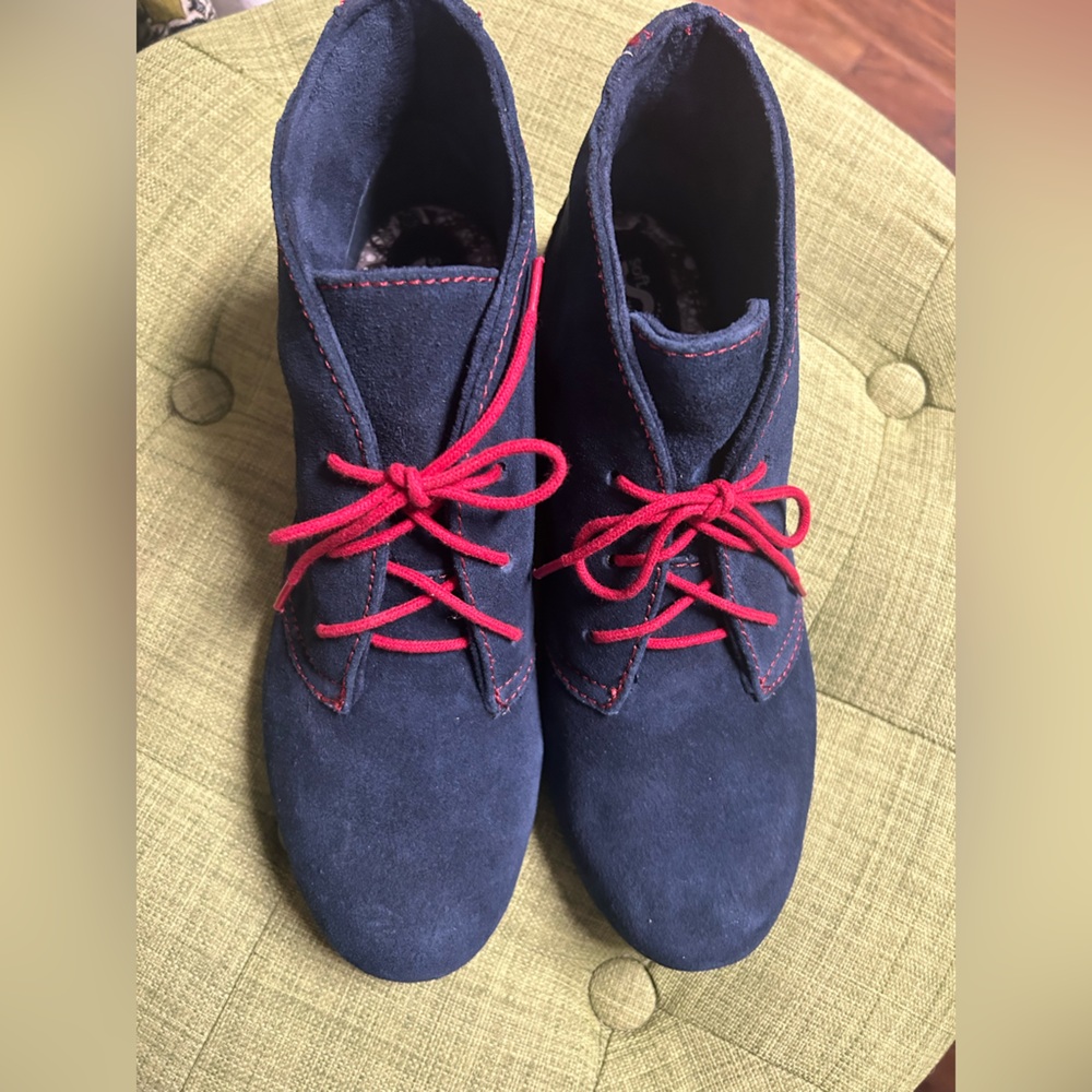 SoftWalk Navy and Red Ankle Boots